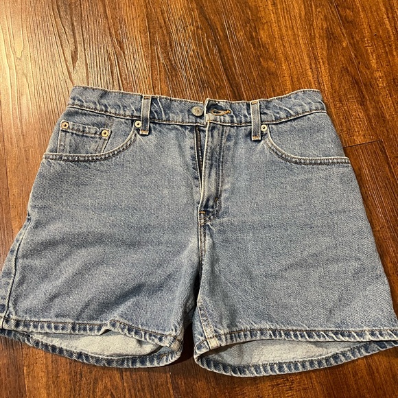Levi’s shorts - Picture 3 of 5